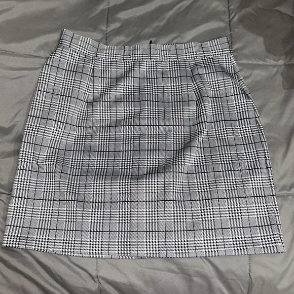 Plaid skirt - Picture 2 of 4